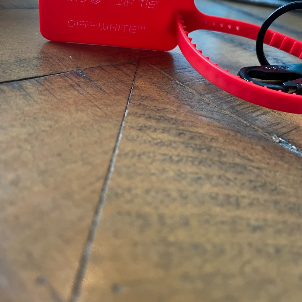 Off-white accessory - Picture 2 of 3